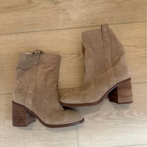 New SOLE SOCIETY Rachill Tawny tan soft genuine suede boots